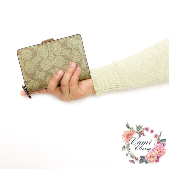 🌷CamiClassy Bags🌷 Coach Medium Signature Wallet - Picture 2 of 5